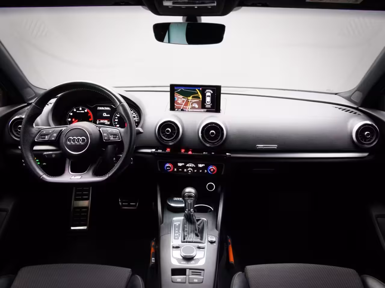 Audi A3 Limousine 30 TFSI Sport S-Line Edition (CRUISE CONTROL, CLIMATE CONTROL, NAVIGATIESYSTEEM, SPORTSTOE