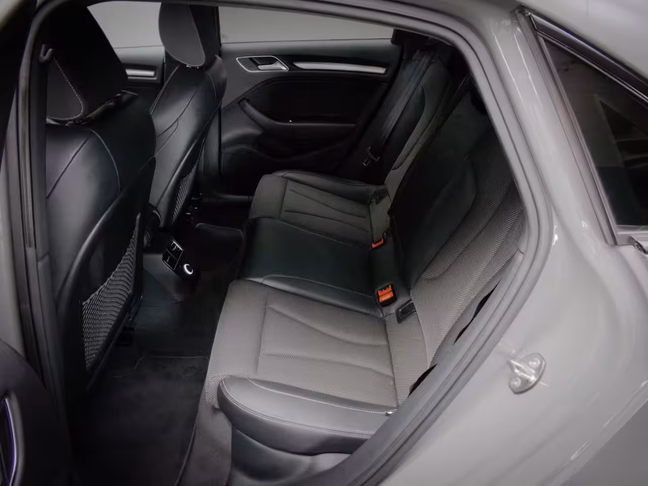 Audi A3 Limousine 30 TFSI Sport S-Line Edition (CRUISE CONTROL, CLIMATE CONTROL, NAVIGATIESYSTEEM, SPORTSTOE