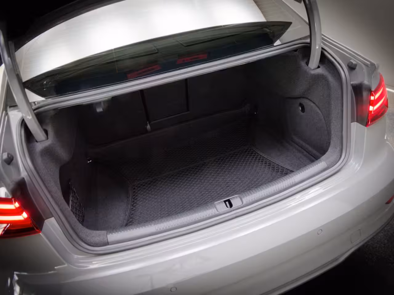 Audi A3 Limousine 30 TFSI Sport S-Line Edition (CRUISE CONTROL, CLIMATE CONTROL, NAVIGATIESYSTEEM, SPORTSTOE