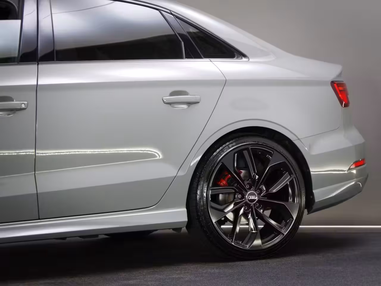Audi A3 Limousine 30 TFSI Sport S-Line Edition (CRUISE CONTROL, CLIMATE CONTROL, NAVIGATIESYSTEEM, SPORTSTOE