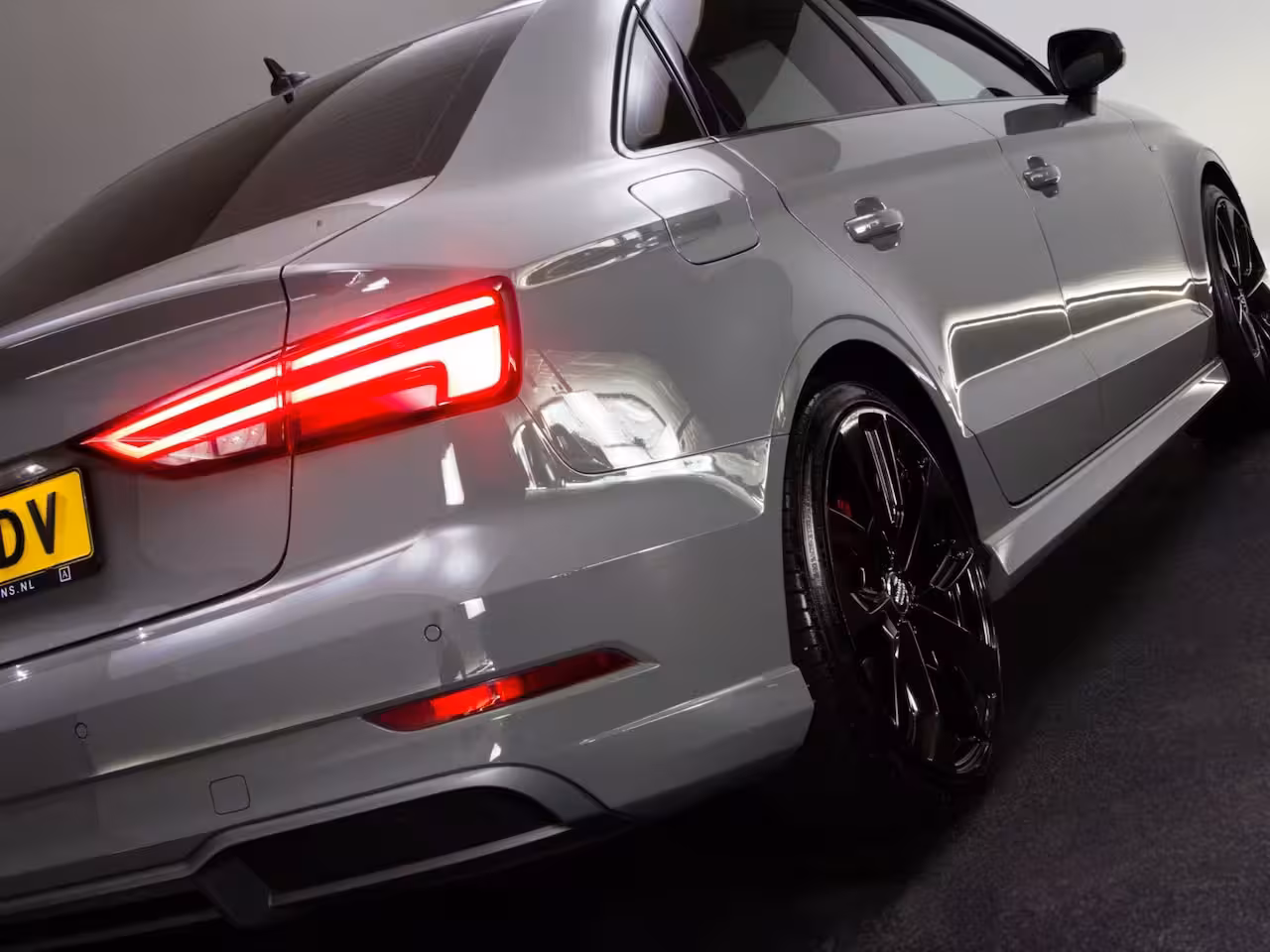 Audi A3 Limousine 30 TFSI Sport S-Line Edition (CRUISE CONTROL, CLIMATE CONTROL, NAVIGATIESYSTEEM, SPORTSTOE