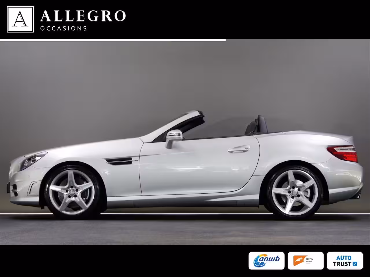 Mercedes-Benz SLK-klasse 200 AMG-Line (SFEERVERLICHTING, STOEL- & NEKVERWARMING, NAVIGATIESYSTEEM, CRUISE CONTROL,