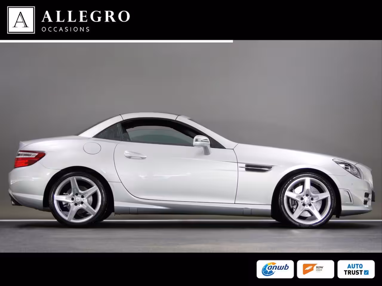 Mercedes-Benz SLK-klasse 200 AMG-Line (SFEERVERLICHTING, STOEL- & NEKVERWARMING, NAVIGATIESYSTEEM, CRUISE CONTROL,