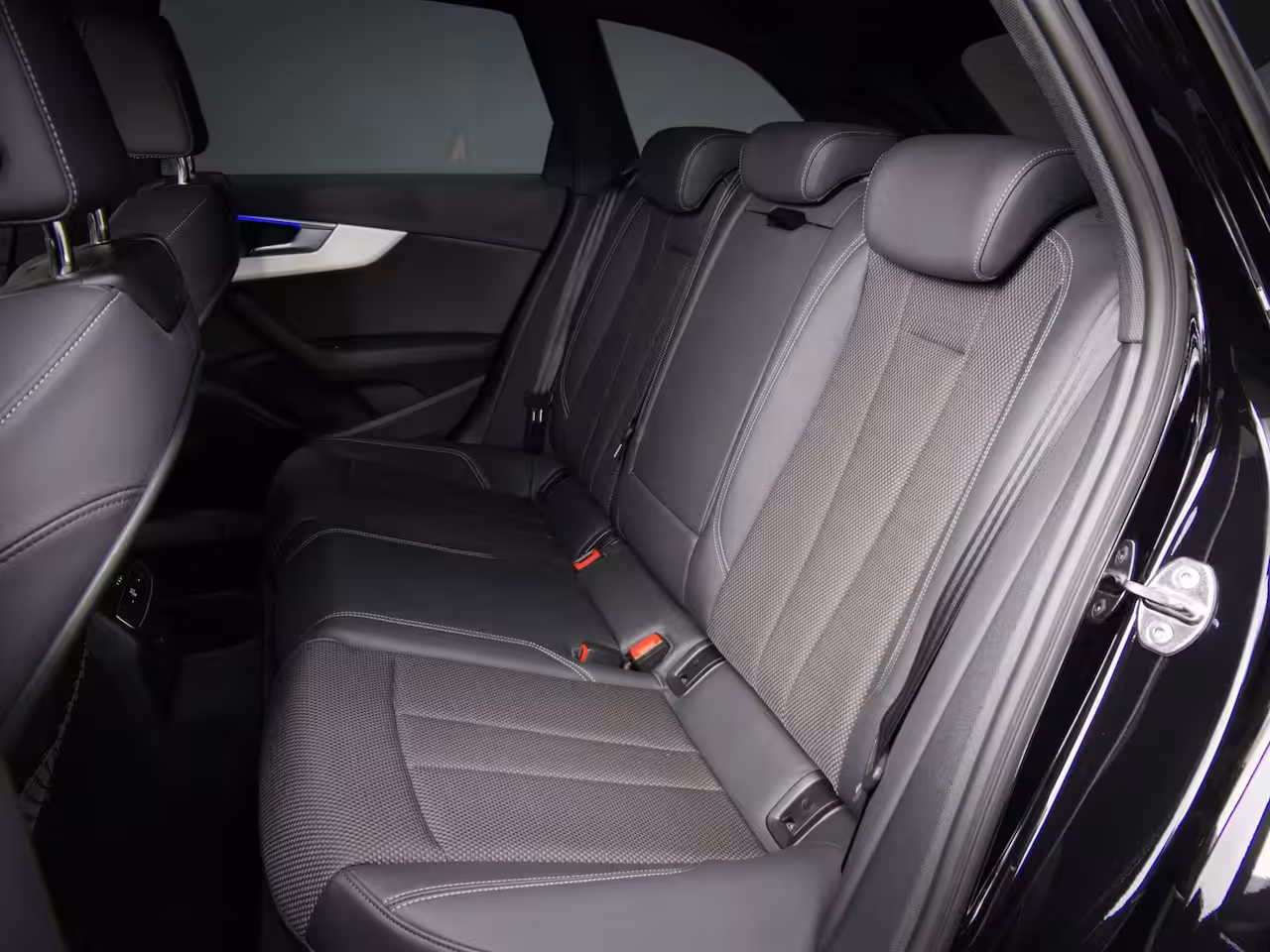 Audi A4 Avant 35 TFSI Competition S-Line Edition (SFEERVERLICHTING, BANG&OLUFSEN, APPLE CARPLAY, AFGEVLA