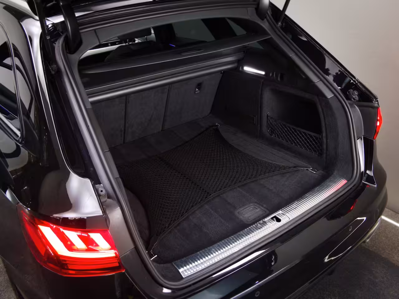 Audi A4 Avant 35 TFSI Competition S-Line Edition (SFEERVERLICHTING, BANG&OLUFSEN, APPLE CARPLAY, AFGEVLA
