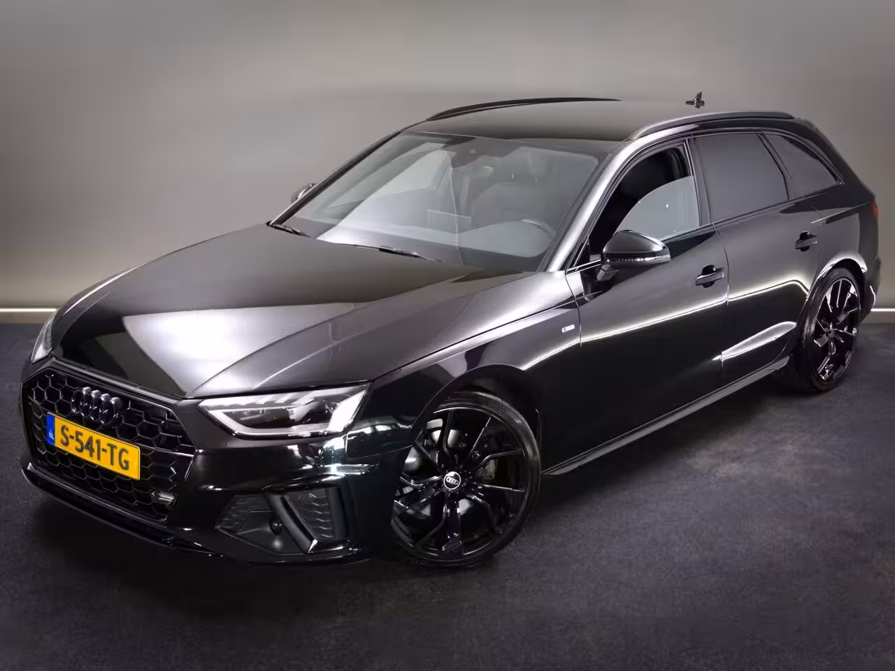 Audi A4 Avant 35 TFSI Competition S-Line Edition (SFEERVERLICHTING, BANG&OLUFSEN, APPLE CARPLAY, AFGEVLA