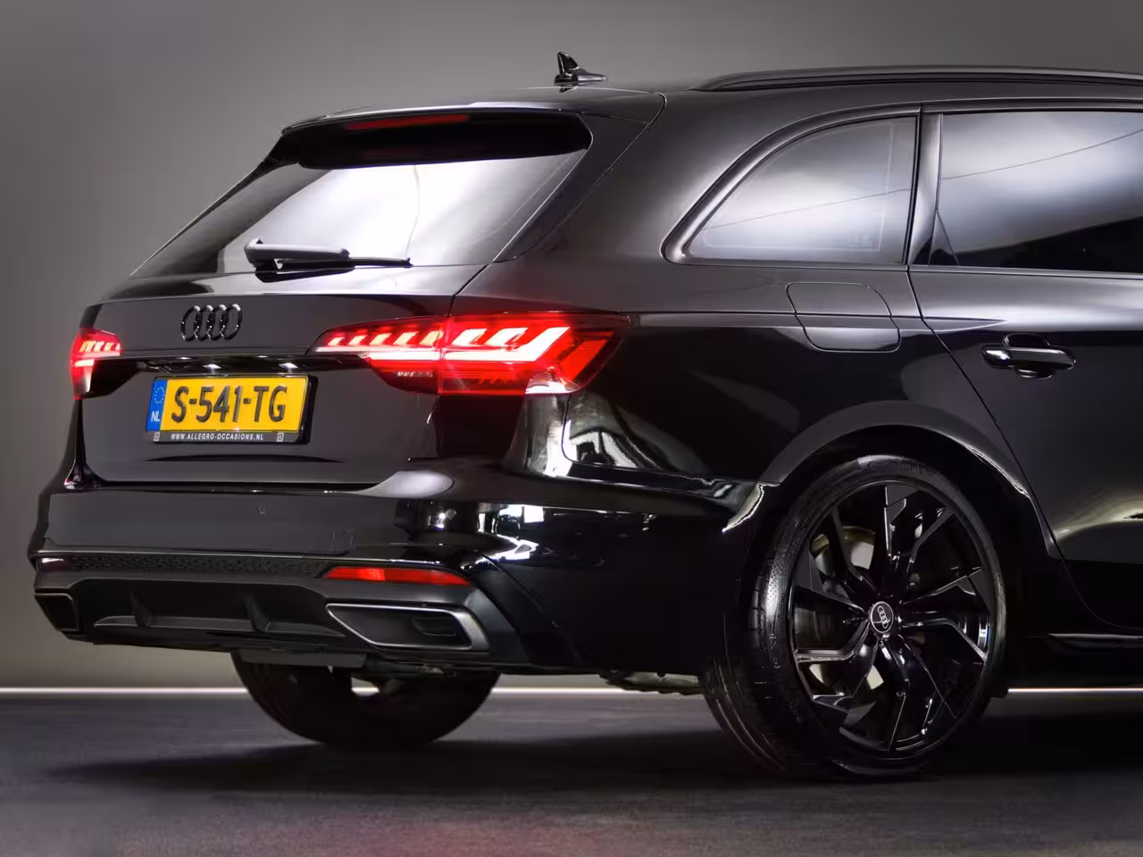 Audi A4 Avant 35 TFSI Competition S-Line Edition (SFEERVERLICHTING, BANG&OLUFSEN, APPLE CARPLAY, AFGEVLA