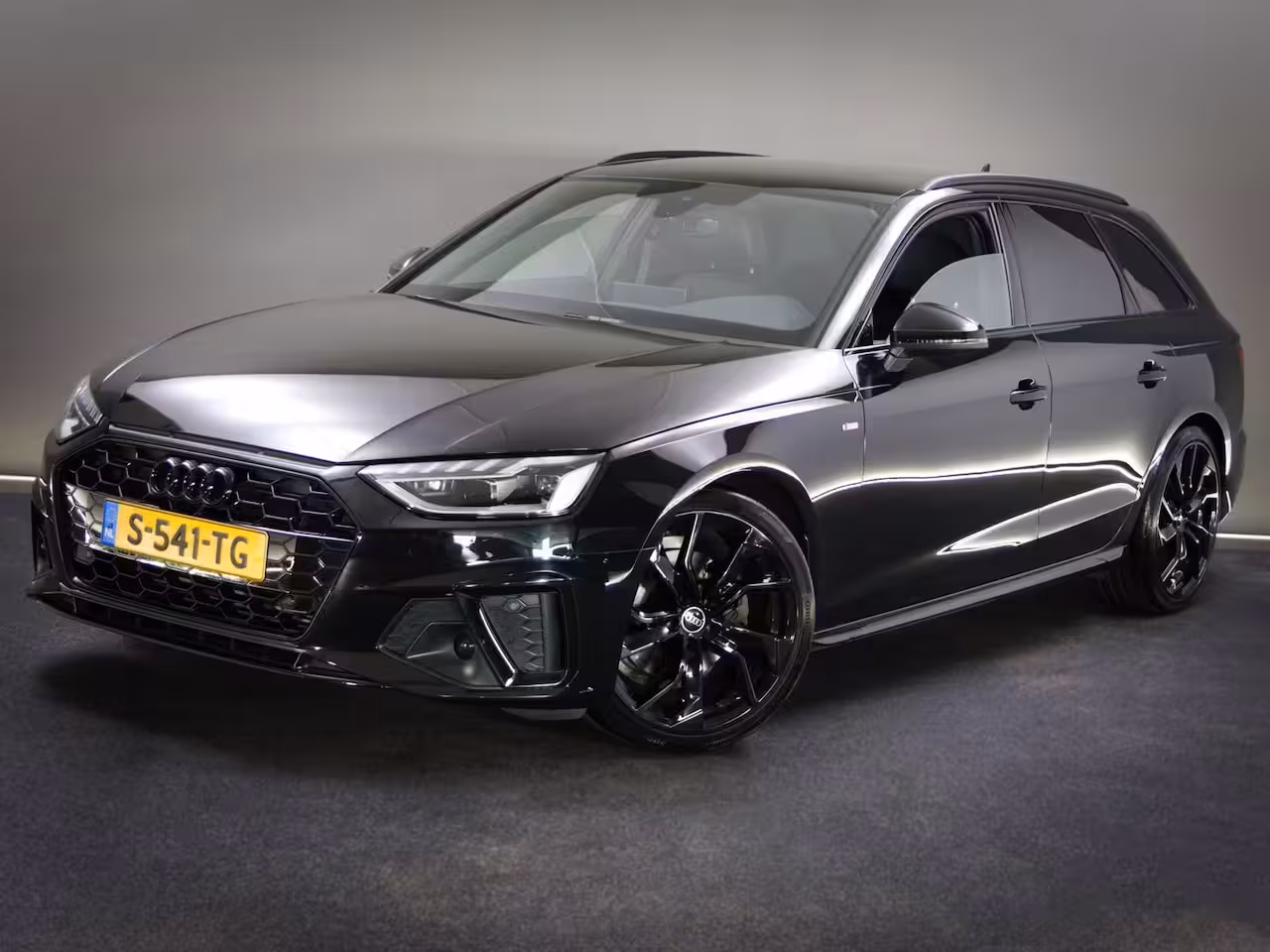 Audi A4 Avant 35 TFSI Competition S-Line Edition (SFEERVERLICHTING, BANG&OLUFSEN, APPLE CARPLAY, AFGEVLA