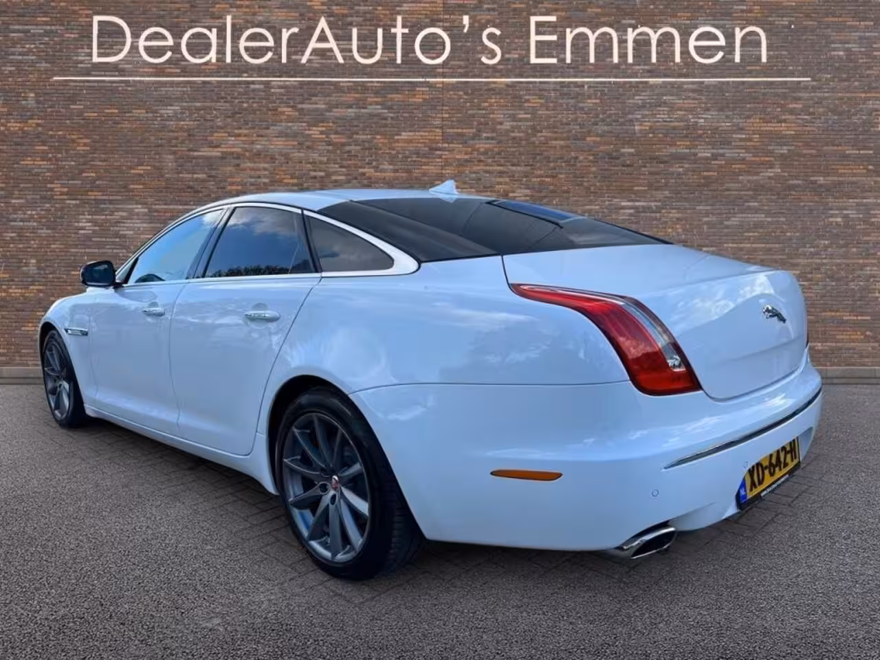 Jaguar XJ 3.0 V6 341 PK SC AWD LEDER SCHUIFDAK LMV NAVIGATIE CRUISE