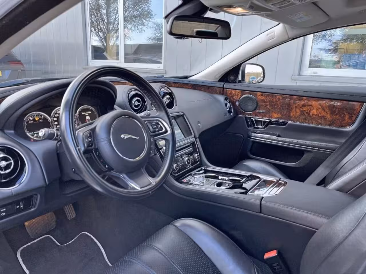 Jaguar XJ 3.0 V6 341 PK SC AWD LEDER SCHUIFDAK LMV NAVIGATIE CRUISE
