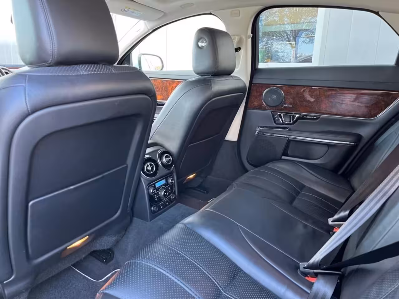 Jaguar XJ 3.0 V6 341 PK SC AWD LEDER SCHUIFDAK LMV NAVIGATIE CRUISE
