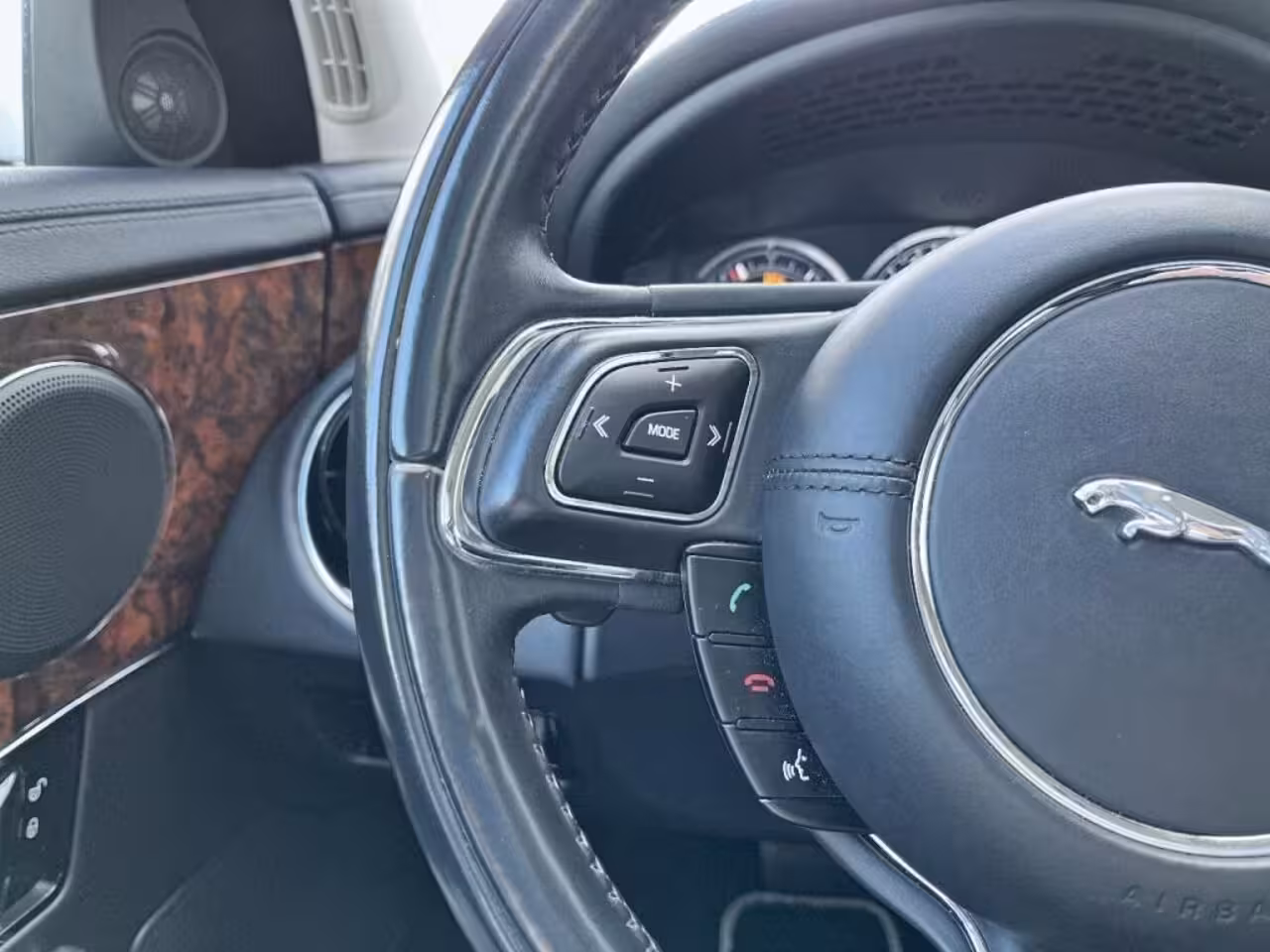 Jaguar XJ 3.0 V6 341 PK SC AWD LEDER SCHUIFDAK LMV NAVIGATIE CRUISE