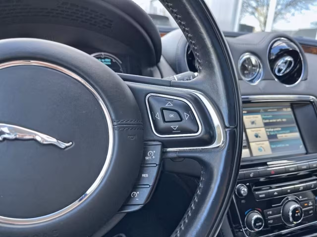 Jaguar XJ 3.0 V6 341 PK SC AWD LEDER SCHUIFDAK LMV NAVIGATIE CRUISE