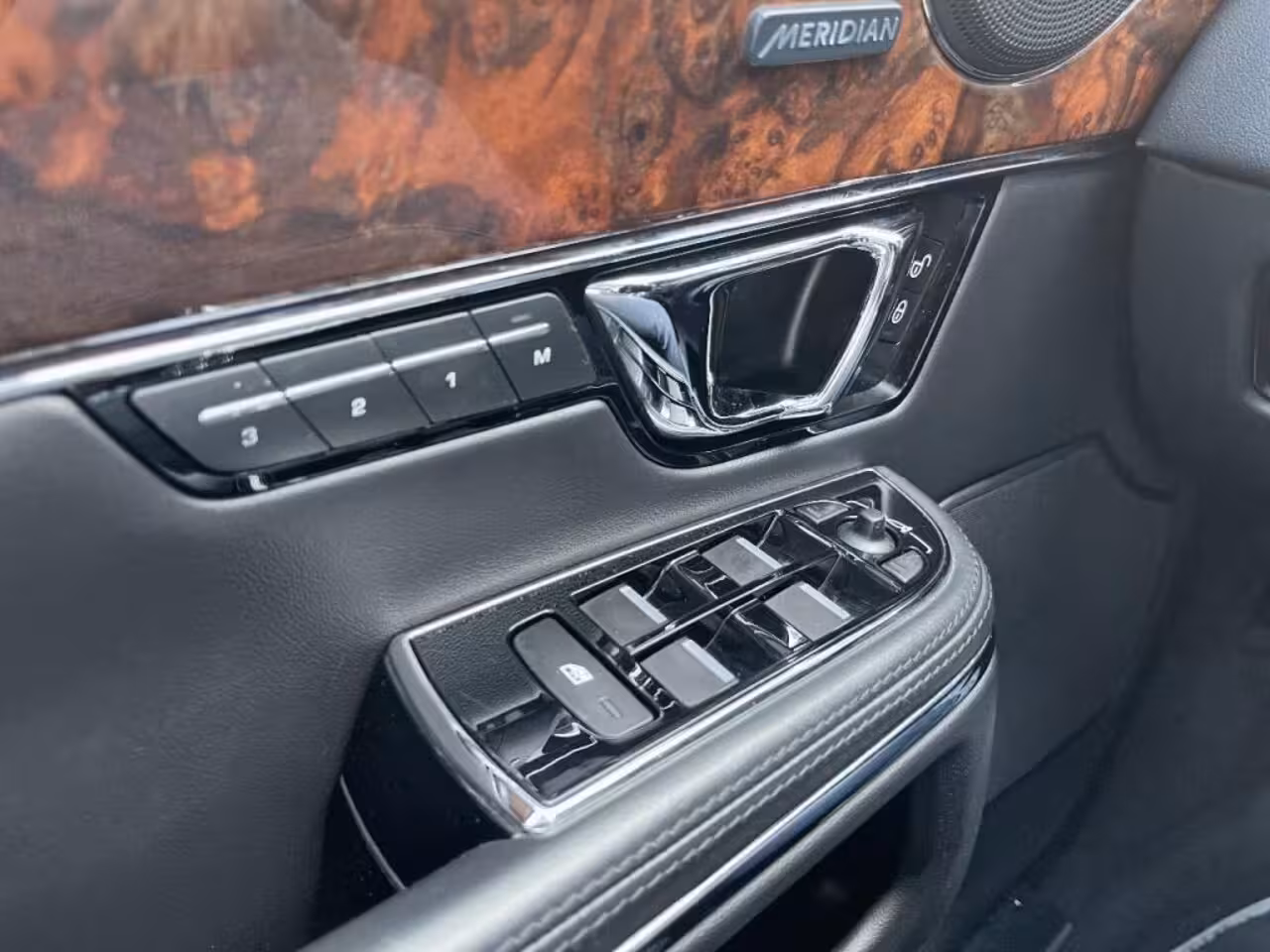 Jaguar XJ 3.0 V6 341 PK SC AWD LEDER SCHUIFDAK LMV NAVIGATIE CRUISE
