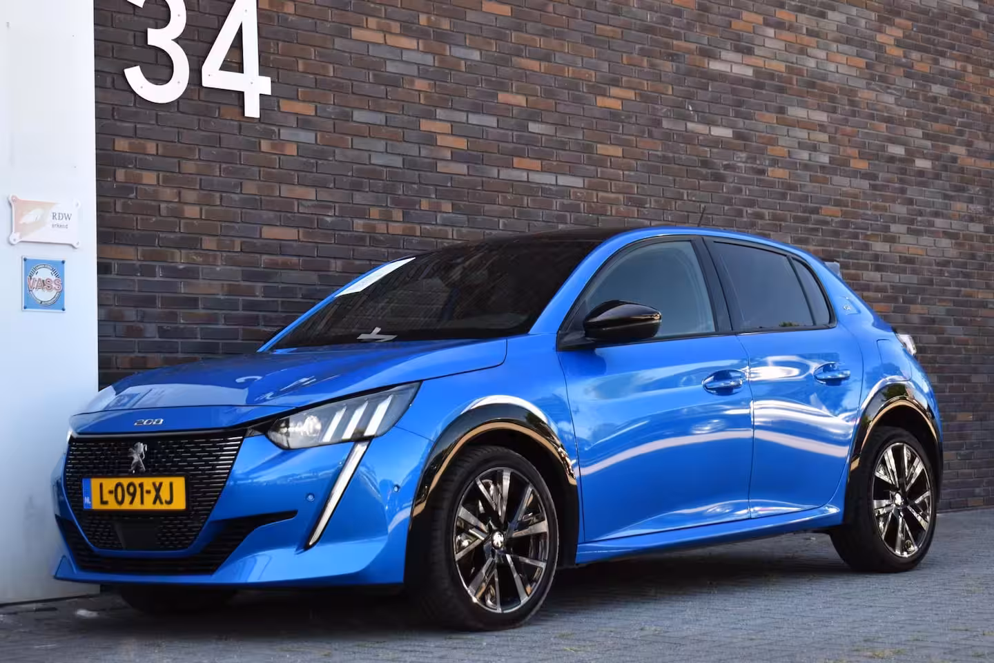 Peugeot 208 1.2GT-LINE nieuwe riem PANODAK LEDER