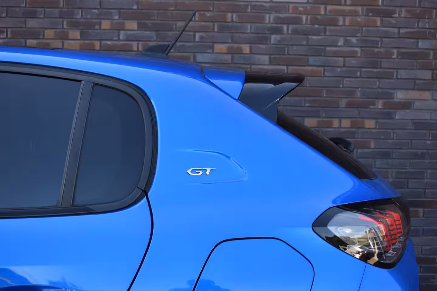 Peugeot 208 1.2GT-LINE nieuwe riem PANODAK LEDER