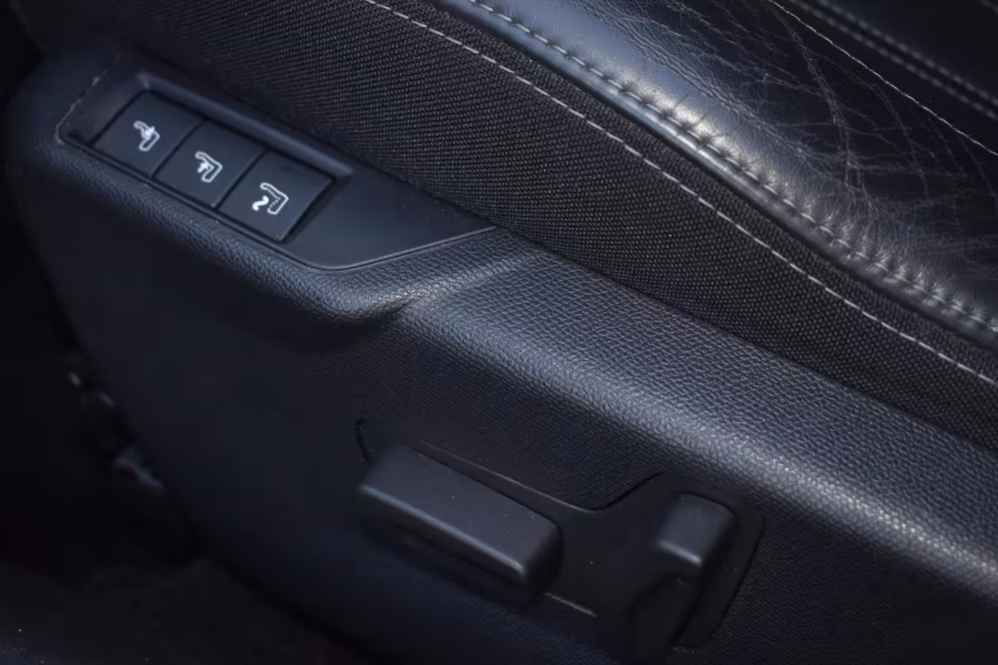 Peugeot 208 1.2GT-LINE nieuwe riem PANODAK LEDER