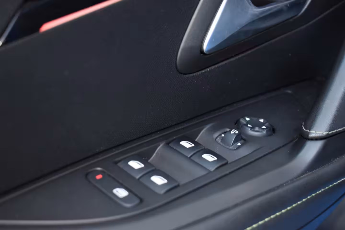 Peugeot 208 1.2GT-LINE nieuwe riem PANODAK LEDER