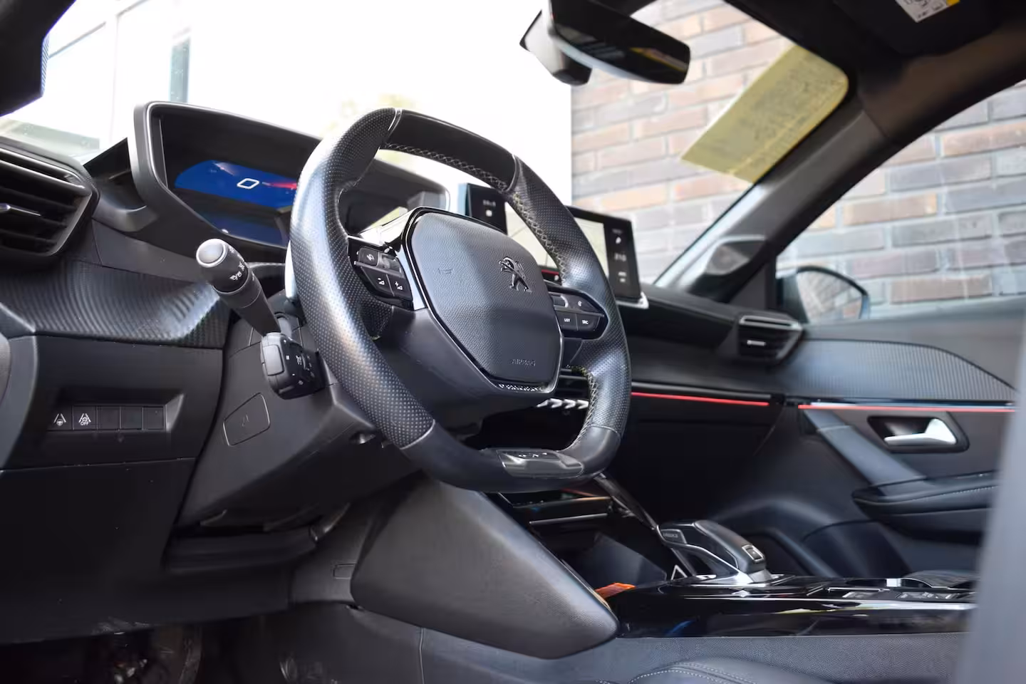 Peugeot 208 1.2GT-LINE nieuwe riem PANODAK LEDER