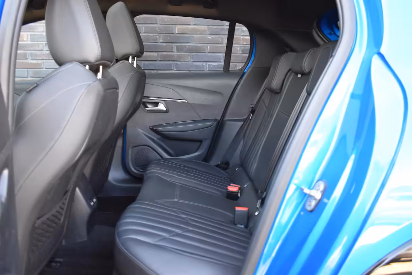 Peugeot 208 1.2GT-LINE nieuwe riem PANODAK LEDER
