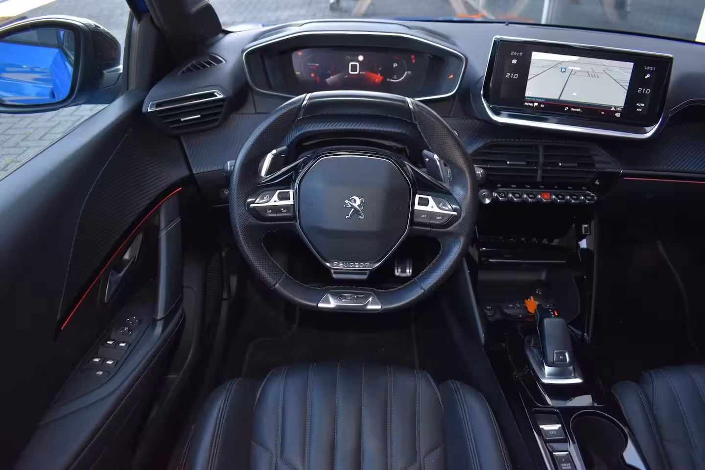 Peugeot 208 1.2GT-LINE nieuwe riem PANODAK LEDER