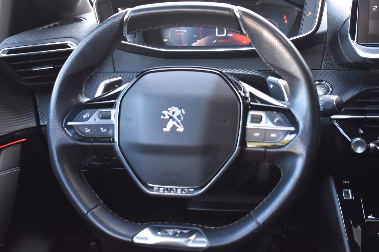 Peugeot 208 1.2GT-LINE nieuwe riem PANODAK LEDER