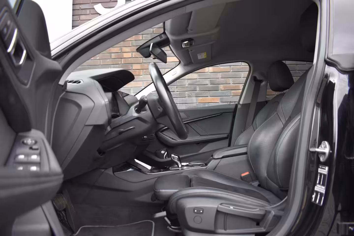 BMW 2-serie Gran Coupé 220i LEDER SPORTSTOELEN VIRTUAL NAVI