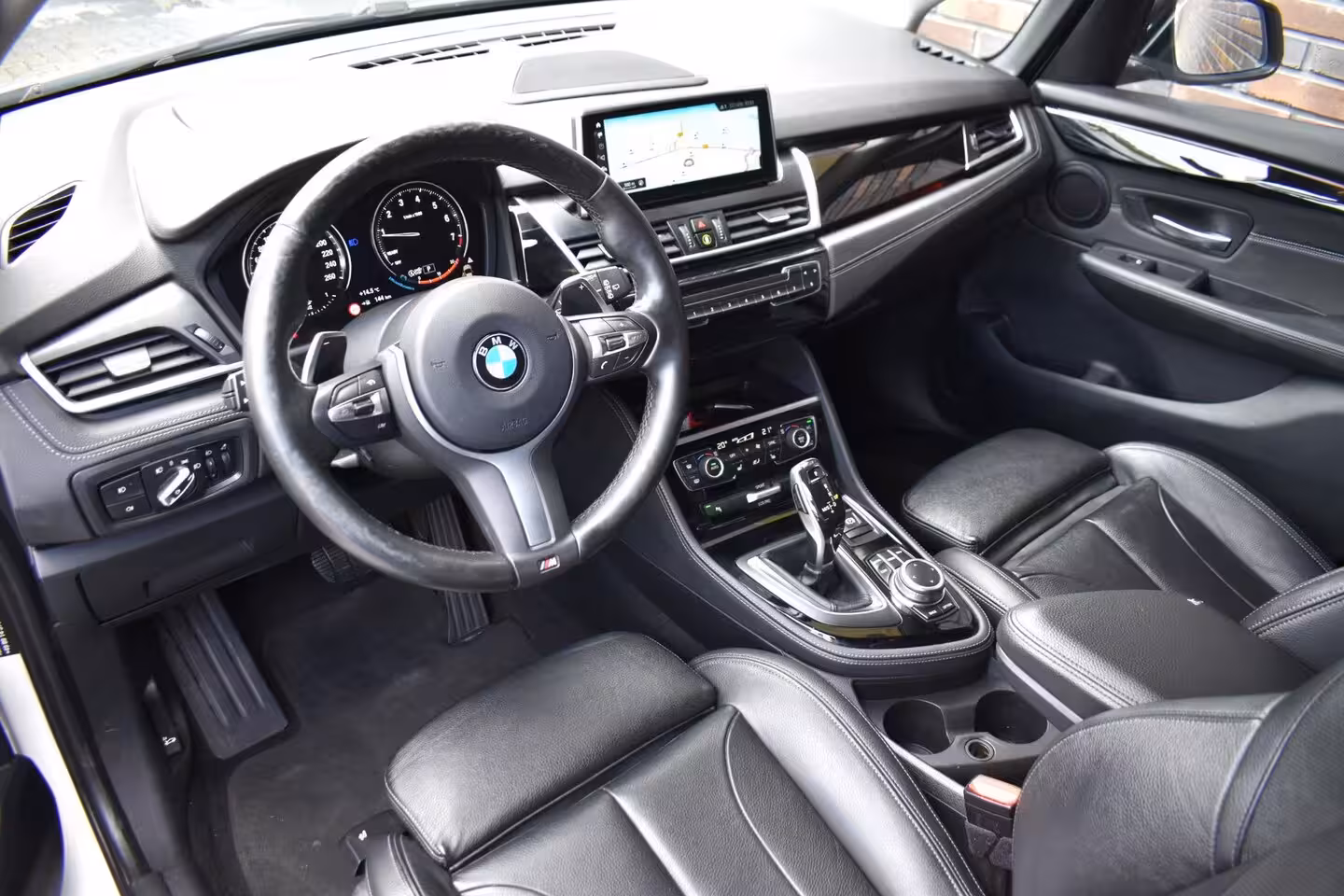 BMW 2-serie Active Tourer 220i HIGH EXE M-PAKKET LEDER NAVI