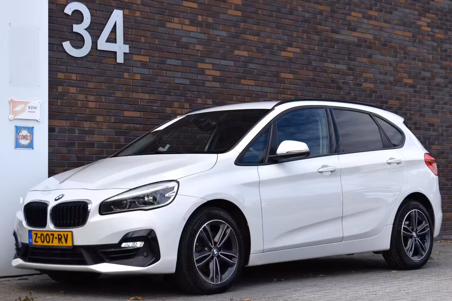 BMW 2-serie Active Tourer 220i HIGH EXE M-PAKKET LEDER NAVI