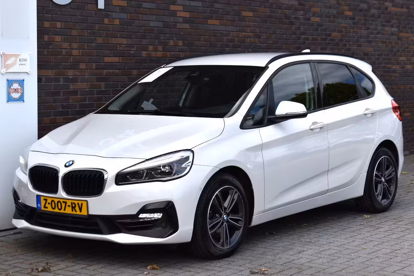 BMW 2-serie Active Tourer 220i HIGH EXE M-PAKKET LEDER NAVI