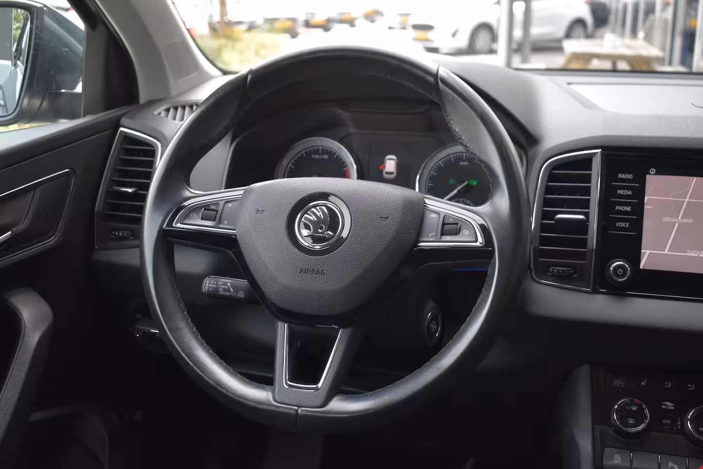 Skoda Karoq 1.5 TSI LEDER LMV NAVIGATIE CRUISE