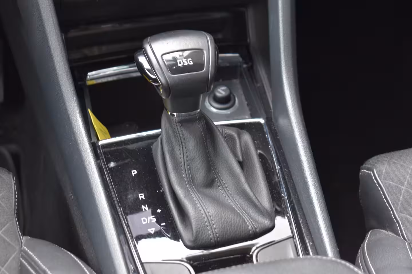 Skoda Karoq 1.5 TSI LEDER LMV NAVIGATIE CRUISE