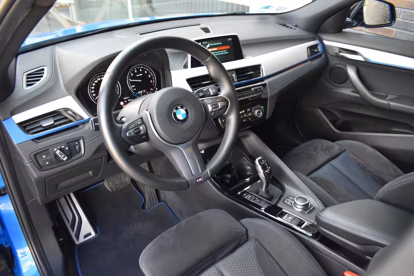 BMW X2 18i M-PAKKET ECC LMV NAVI TREKHAAK