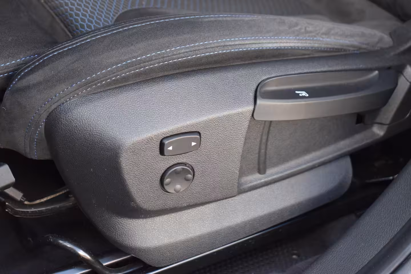BMW X2 18i M-PAKKET ECC LMV NAVI TREKHAAK
