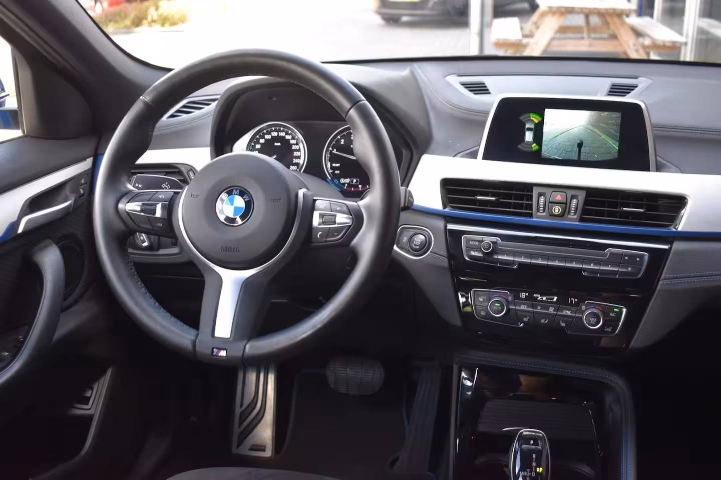 BMW X2 18i M-PAKKET ECC LMV NAVI TREKHAAK