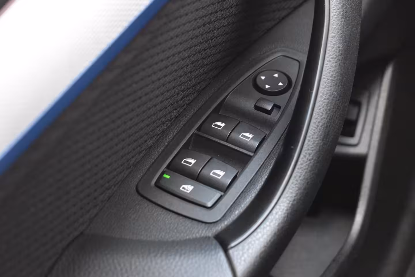 BMW X2 18i M-PAKKET ECC LMV NAVI TREKHAAK