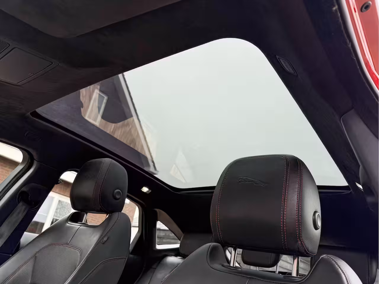 Jaguar E-Pace 2.0 P250 AWD First Edition Black Pack - Eerste eigenaar R-dynamic, Cruise, Elek. verw. sto