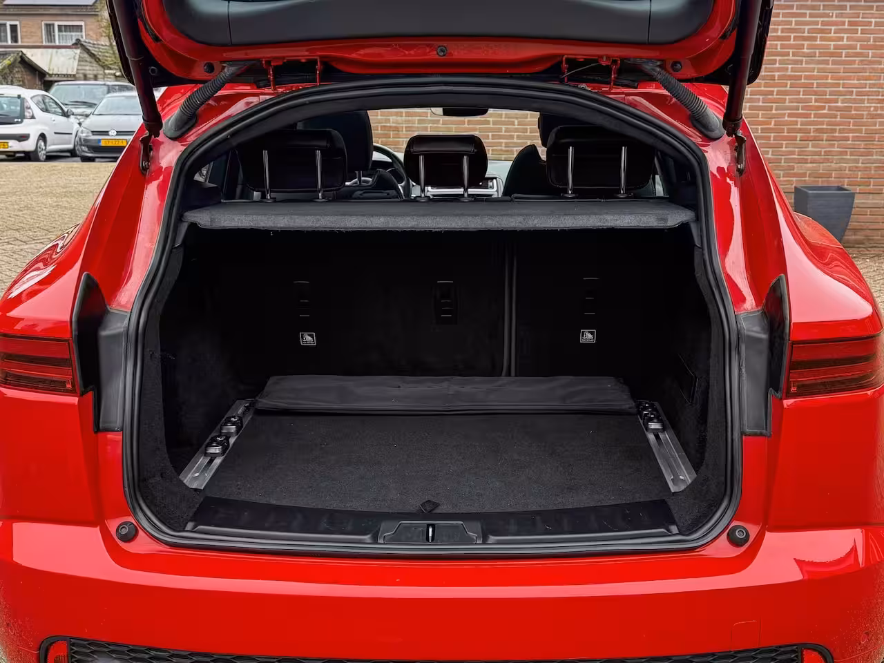 Jaguar E-Pace 2.0 P250 AWD First Edition Black Pack - Eerste eigenaar R-dynamic, Cruise, Elek. verw. sto