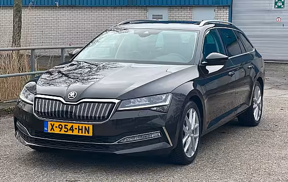 Skoda Superb Combi 1.4 TSI iV Business Edition PlusPanoCameraPDCAutomaat