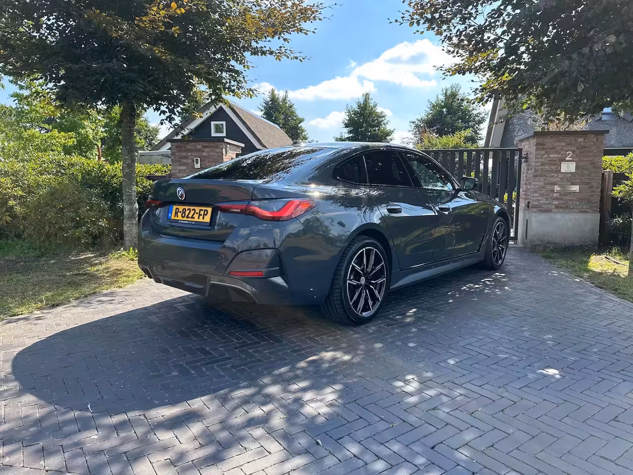 BMW i4 eDrive40 High Executive 84 kWh | SOH 98% | M-Pakket | Schuifdak | Sfeerverlichting | Led-L