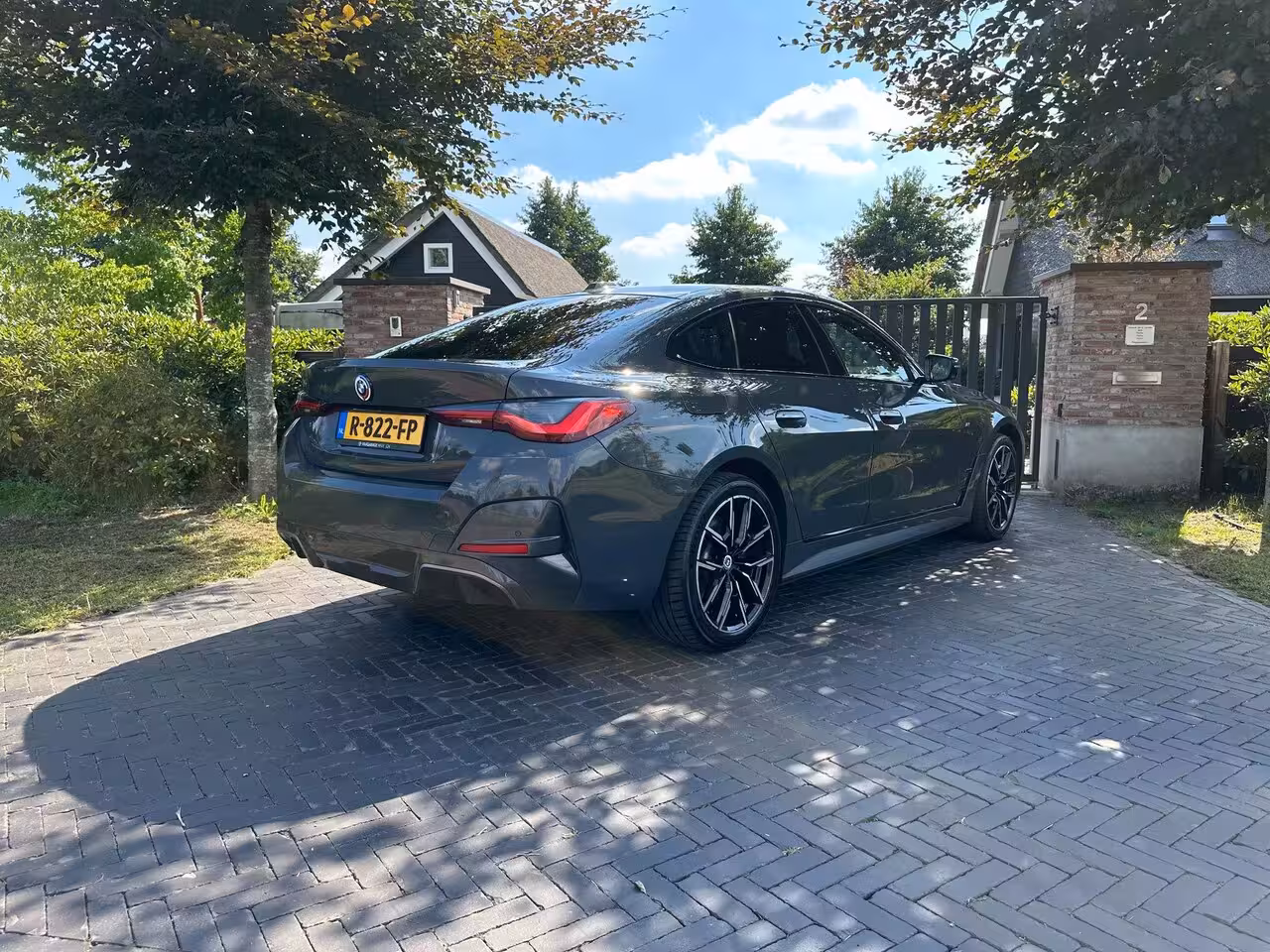 BMW i4 eDrive40 High Executive 84 kWh | SOH 98% | M-Pakket | Schuifdak | Sfeerverlichting | Led-L
