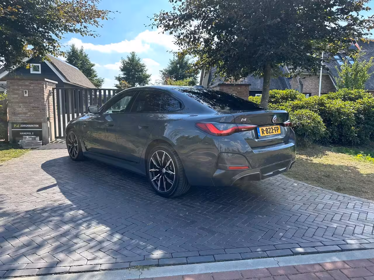 BMW i4 eDrive40 High Executive 84 kWh | SOH 98% | M-Pakket | Schuifdak | Sfeerverlichting | Led-L