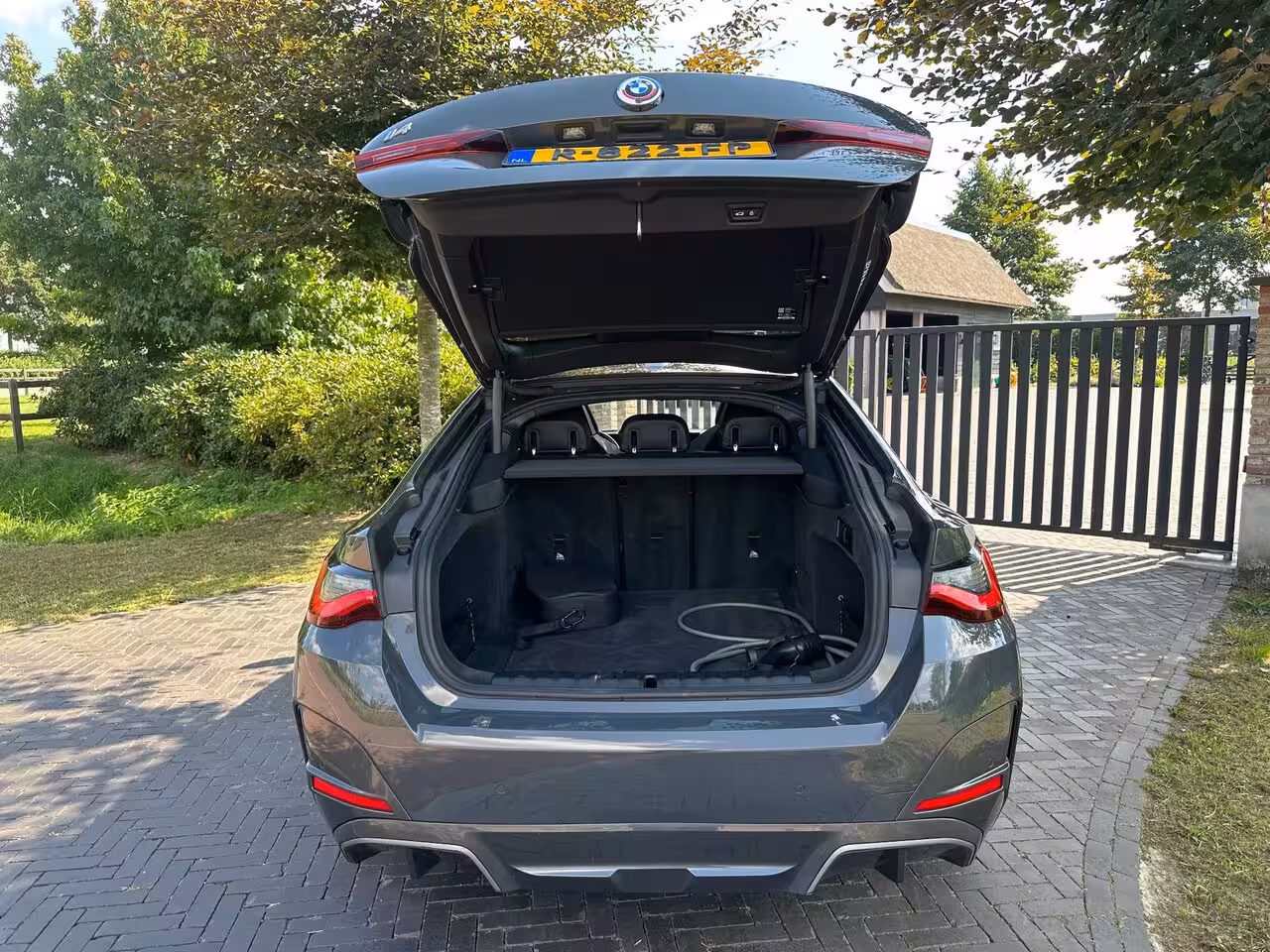 BMW i4 eDrive40 High Executive 84 kWh | SOH 98% | M-Pakket | Schuifdak | Sfeerverlichting | Led-L