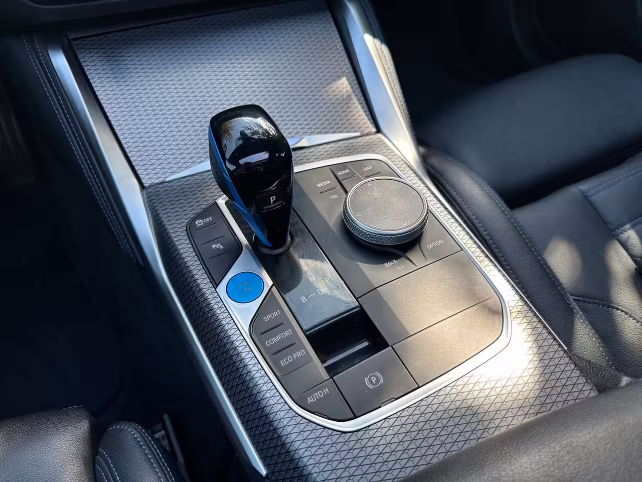 BMW i4 eDrive40 High Executive 84 kWh | SOH 98% | M-Pakket | Schuifdak | Sfeerverlichting | Led-L