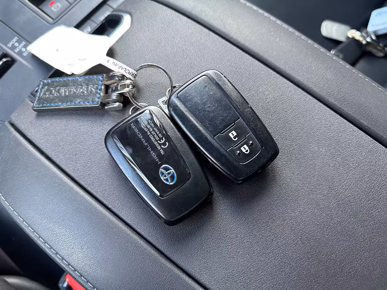 Toyota Highlander 2.5 AWD Hybrid Business | 7 Persoons | Camera | Trekhaak | Apple Carplay | ACC | NL-Auto |