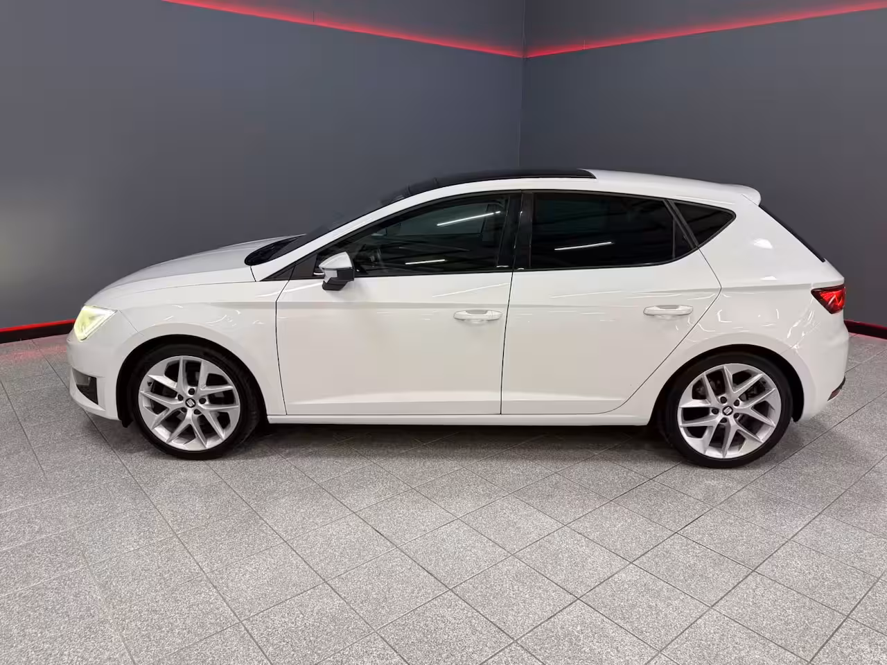 Seat Leon 1.4 TSI FR Dynamic Panoramadak Trekhaak camera