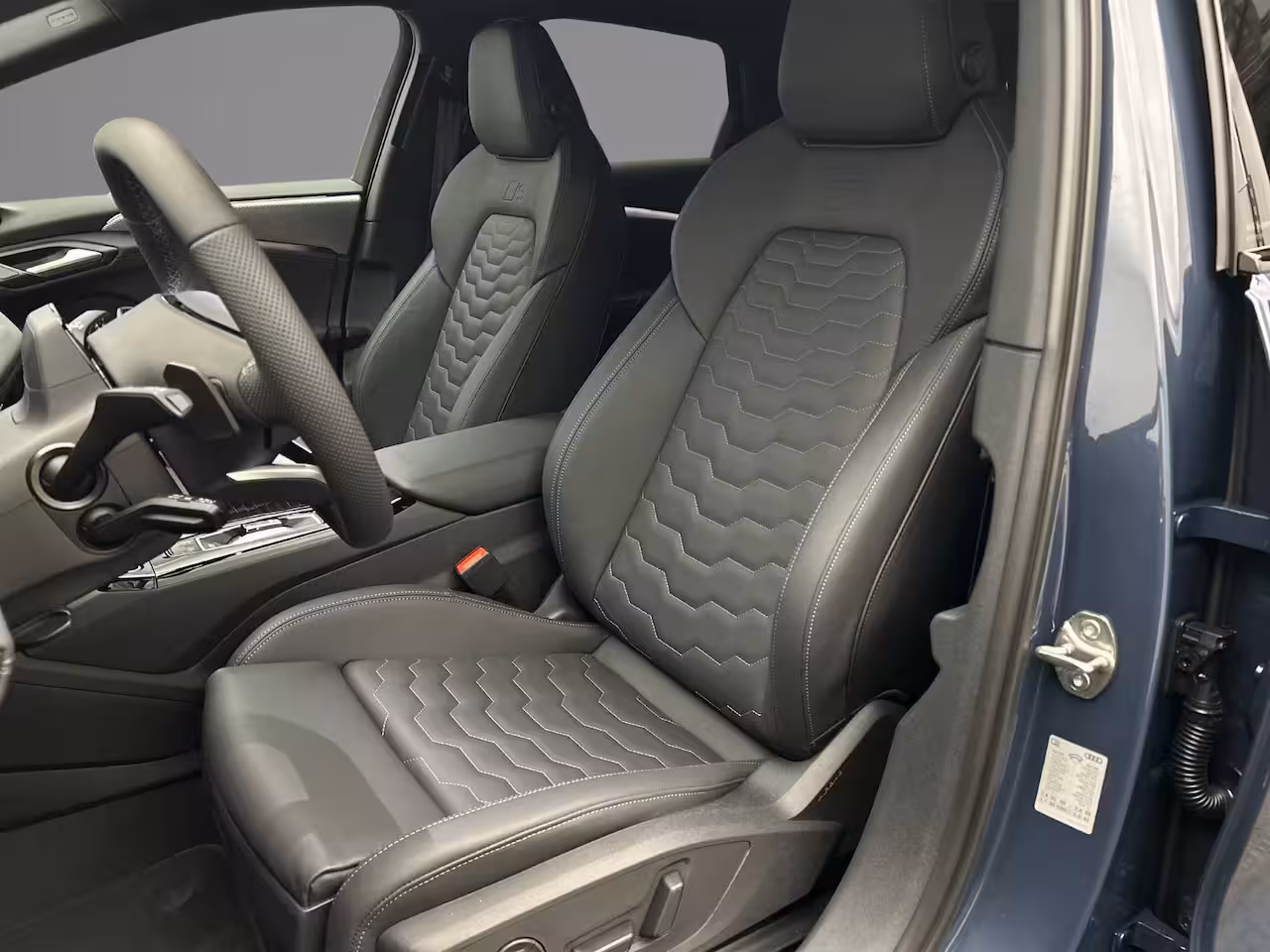 Audi A6 Sportback e-tron e-tron 286pk S edition - Zwart Optiek- Rode Remzadels -Privacy glas