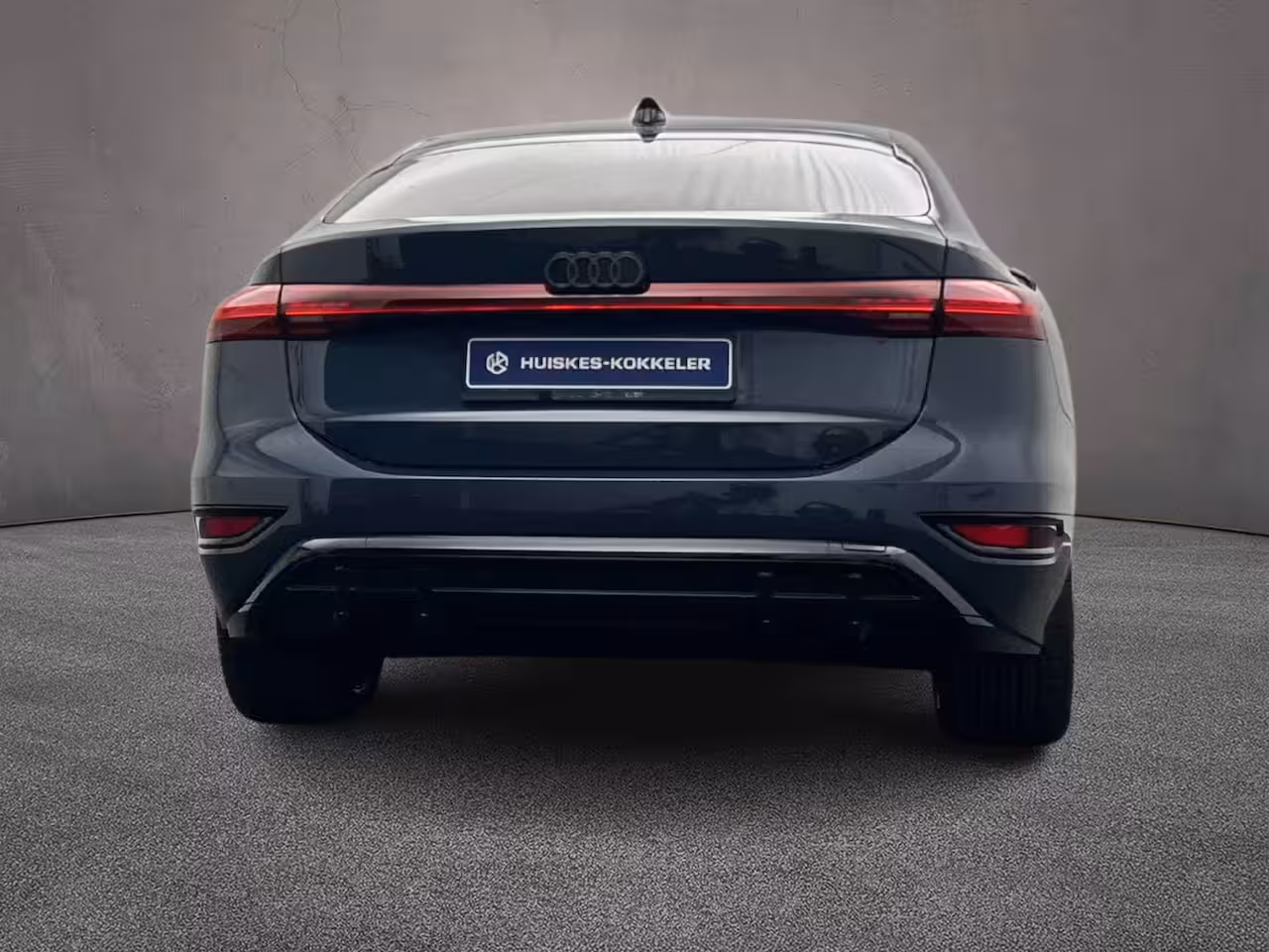 Audi A6 Sportback e-tron e-tron 286pk S edition - Zwart Optiek- Rode Remzadels -Privacy glas