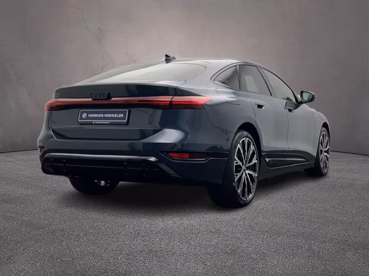 Audi A6 Sportback e-tron e-tron 286pk S edition - Zwart Optiek- Rode Remzadels -Privacy glas