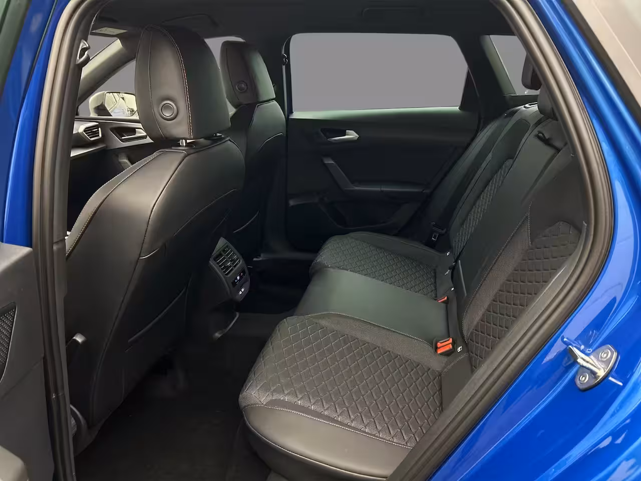 Seat Leon Sportstourer 1.5 TSI eHybrid 204pk FR Business - eHybrid €540, - private lease actie